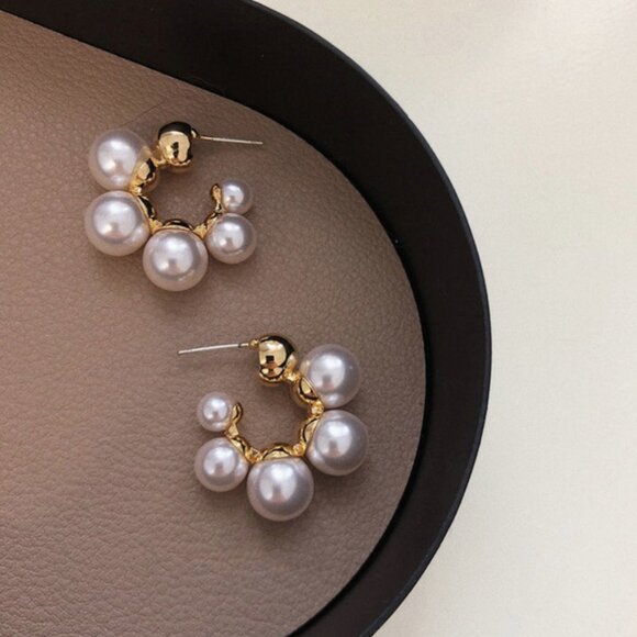 PEARL HOOP EARRINGS - Picture 1 of 1